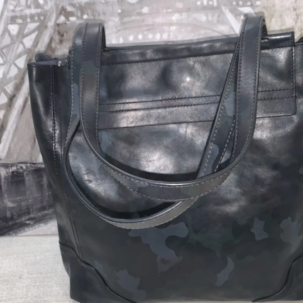 Frye Charlie Simple Tote Navy Camo Leather MSRP $398 -OCEAN CAMO- - Picture 10 of 16